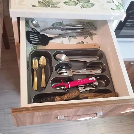 Green Room Apartment *