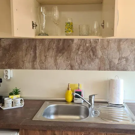 Green Room Apartment