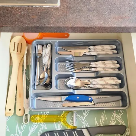 Apartment Green Room