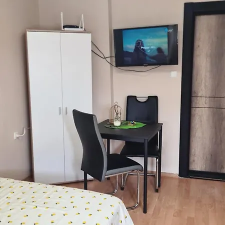 Green Room Apartment Warna