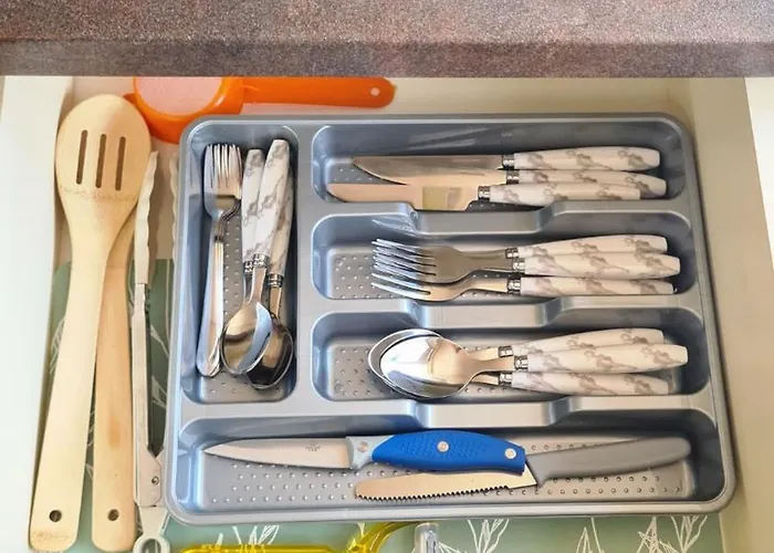 Apartment Green Room